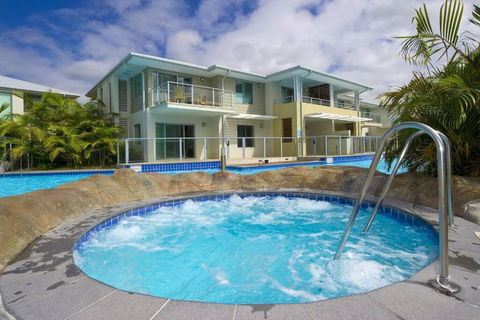 Pacific Blue Pool Spa & More Available In Complex! - Tourism Cairns 1