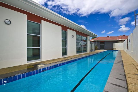 Pacific Blue Pool Spa & More Available In Complex! - Tourism Cairns 5