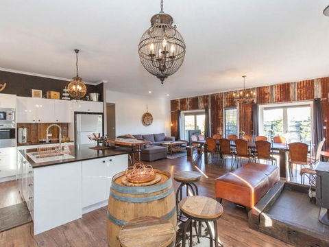Oak & Barrel / 7 Twynam Street - Tourism Cairns 4
