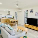 DAYDREAMING Airlie Beach Water Views & Only 200m To Boardwalk. - Tourism Cairns 0