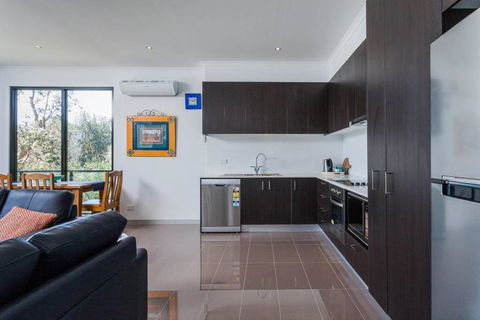 Beautiful Beachfront Apartment At Capel Sound - Tourism Cairns 5