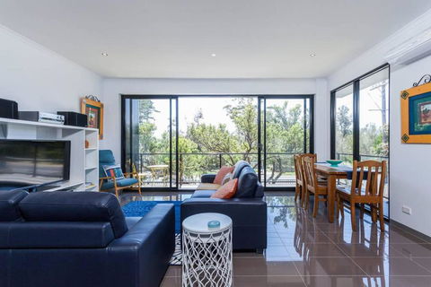Beautiful Beachfront Apartment At Capel Sound - Tourism Cairns 4