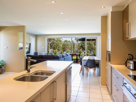 HARBOUR LIGHTS Ulladulla - Tourism Cairns 6