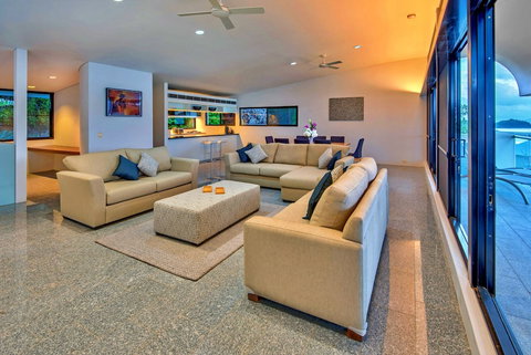 Waves 5 Luxury 3 Bedroom - Tourism Cairns 2