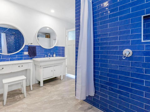 SANTORINI BEACH HOUSE SAFETY BEACH - Tourism Cairns 5