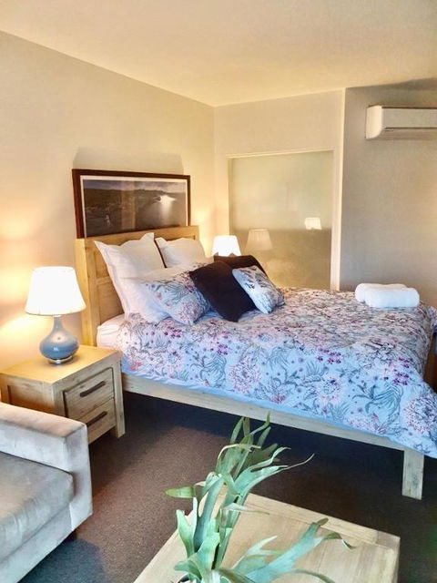 FAMILY ISLAND GETAWAY BEACHFRONT APARTMENT - Tourism Cairns 1