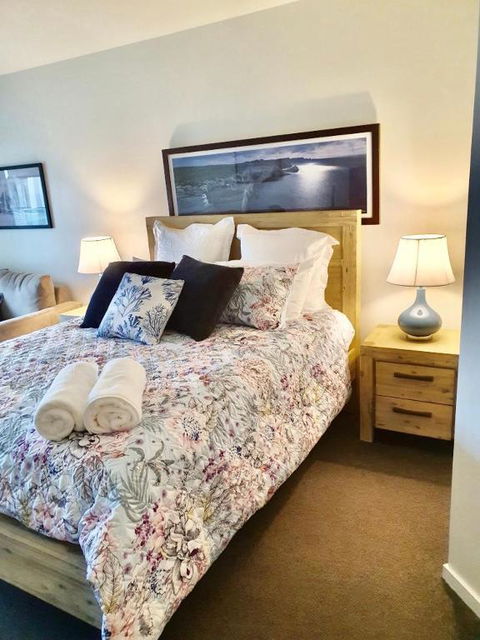 FAMILY ISLAND GETAWAY BEACHFRONT APARTMENT - Tourism Cairns 6