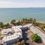 FAMILY ISLAND GETAWAY BEACHFRONT APARTMENT - Tourism Cairns 0