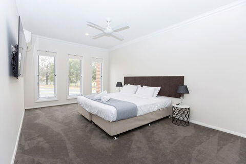 Wagga Apartments 2 - Tourism Cairns 2