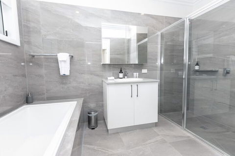 Wagga Apartments 2 - Tourism Cairns 4