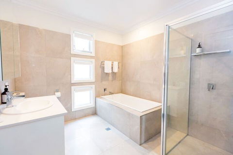 Wagga Apartments 5 - Tourism Cairns 3