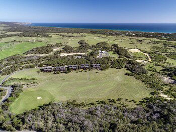 DREW Stay On St. Andrews Top Rated Golf Course - Tourism Cairns 0
