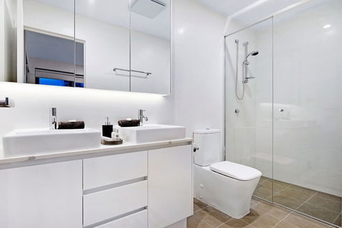 NEO Apartments Holidays Gold Coast - Tourism Cairns 5