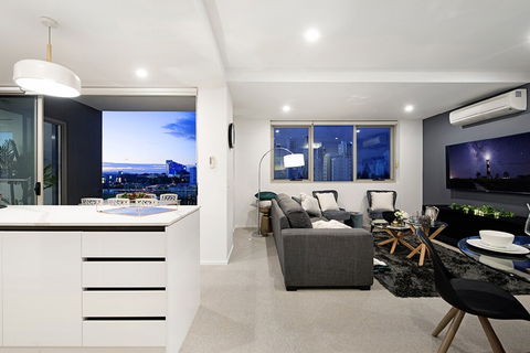 NEO Apartments Holidays Gold Coast - Tourism Cairns 2