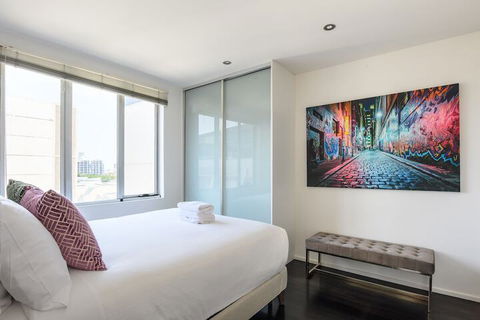 OLIVER Laneway Art Fed Square & Top Restaurants - Tourism Cairns 5