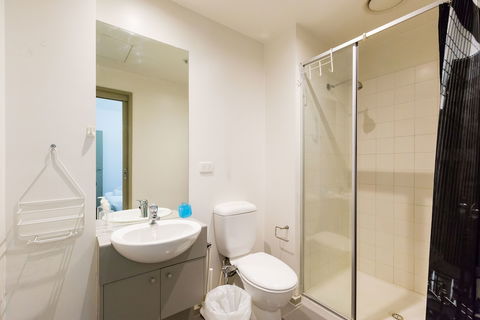 MEGAN, 2BDR Melbourne Apartment - Tourism Cairns 6