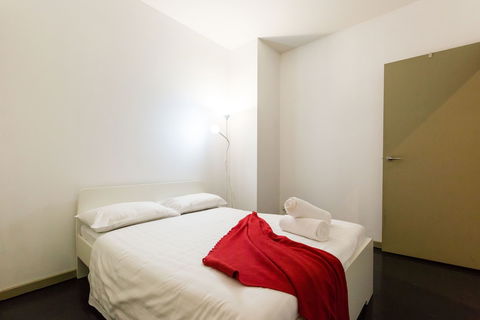 MEGAN, 2BDR Melbourne Apartment - Tourism Cairns 4