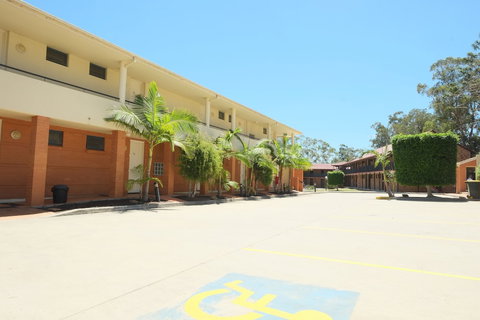 Maclin Lodge Motel - Tourism Cairns 1