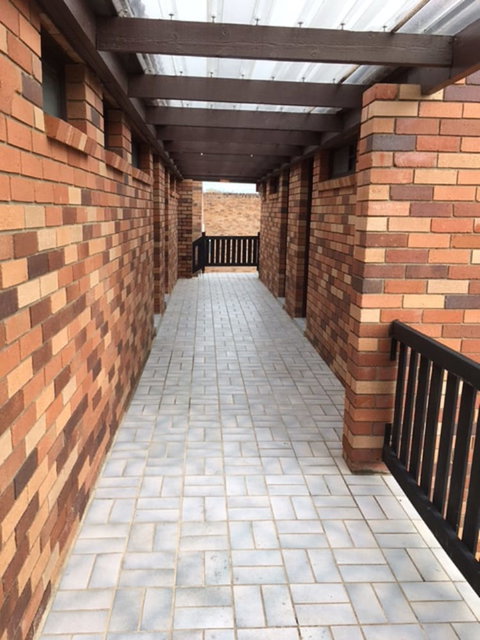 Maclin Lodge Motel - Tourism Cairns 0