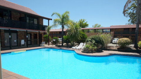 Maclin Lodge Motel - Tourism Cairns 4