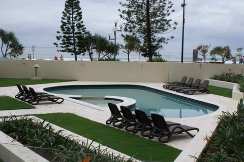 Zenith Ocean Front Apartments - Tourism Cairns 4