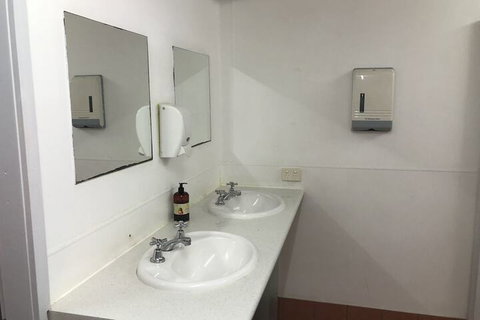 Reef Backpackers - Tourism Cairns 6