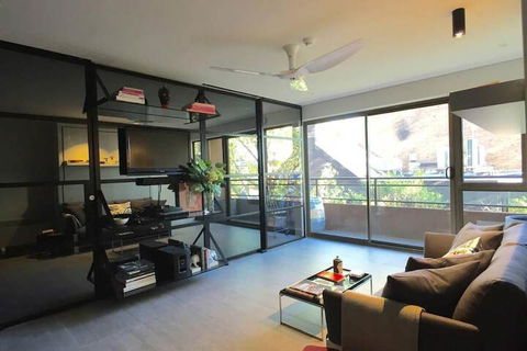 Meticulously Designed Sydney Aptmnt - Tourism Cairns 5