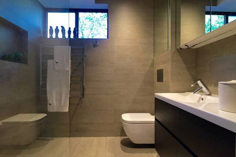 Meticulously Designed Sydney Aptmnt - Tourism Cairns 7