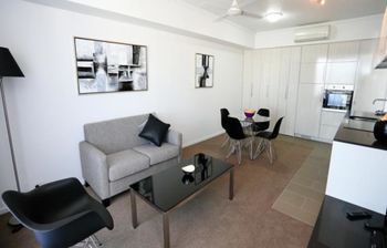 Under The Townsville Sun (694I) - Tourism Cairns 1