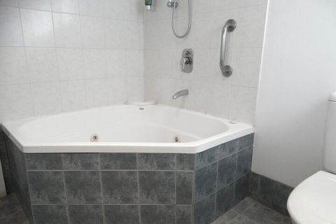 MAS Country Colonial Motor Inn - Tourism Cairns 6