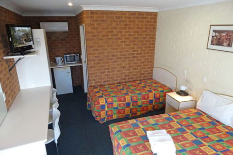 MAS Country Colonial Motor Inn - Tourism Cairns 3