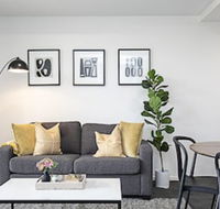 CANBERRA CHIC-Hosted by L'Abode - Tourism Cairns