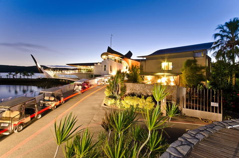 Yacht Club Villa 33-Serenity-Ocean Views With Golf Buggy - Tourism Cairns 0
