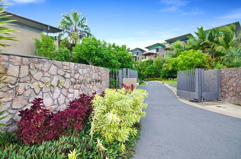 Yacht Club Villa 33-Serenity-Ocean Views With Golf Buggy - Tourism Cairns 1