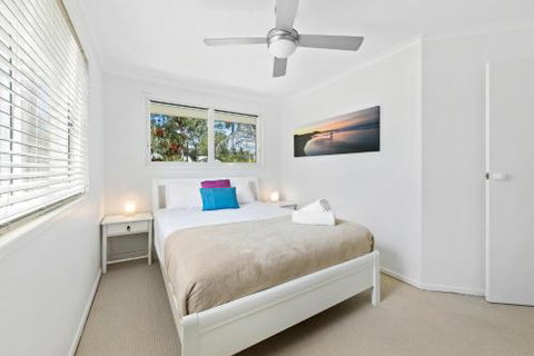 Breakers At Mudjimba Beach - Tourism Cairns 3