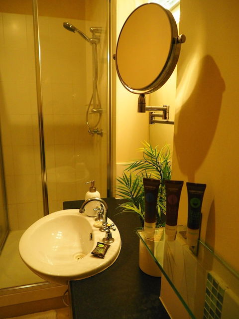 Master Suite With Private Entrance - Tourism Cairns 3