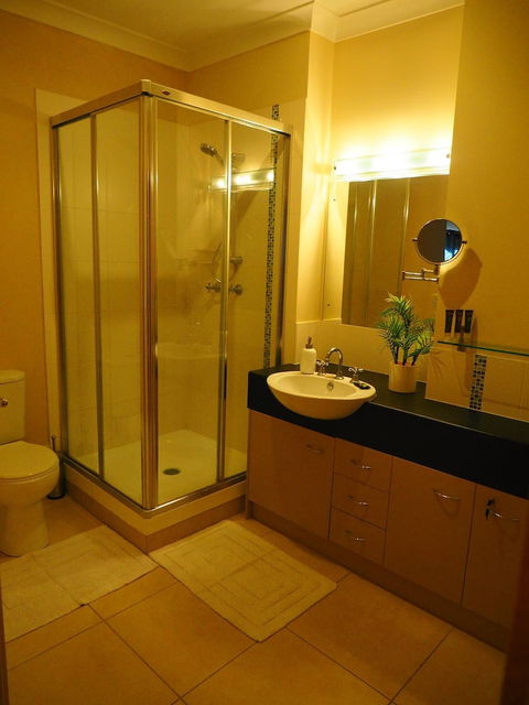 Master Suite With Private Entrance - Tourism Cairns 5