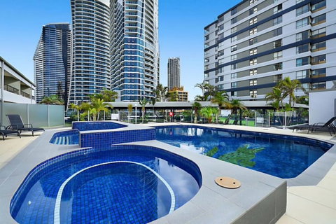 Heart Of Surfers Paradise 2BR Apt - Tourism Cairns 1