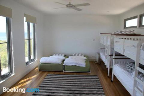 DEstrees Bay Beach House - Tourism Cairns 5