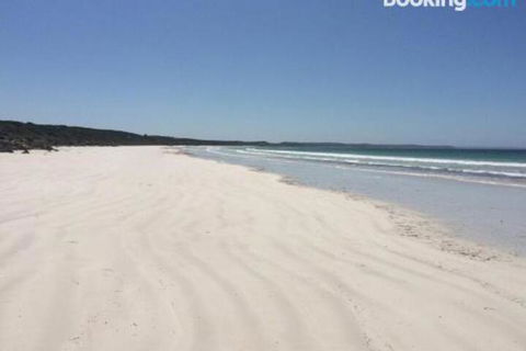 DEstrees Bay Beach House - Tourism Cairns 3