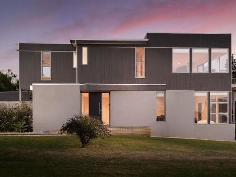 Waikiki Dream - Tourism Cairns 1