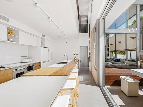 Ultimate Light & Space Noosa Heads - Tourism Cairns 6