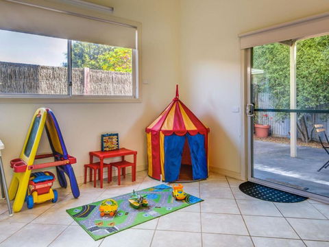 Cuttriss By The Beach - Tourism Cairns 1