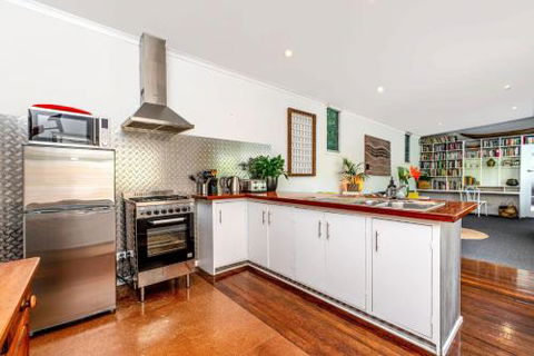 SUNSET BEACH SHACK On SURF - Tourism Cairns 6