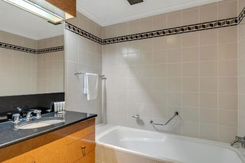 DREAM HARBOUR VIEW 2 BRM / GYM POOL & PARKING - Tourism Cairns 1