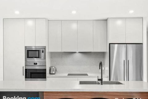 Modern Family Retreat 12 Minell Close - Tourism Cairns 0