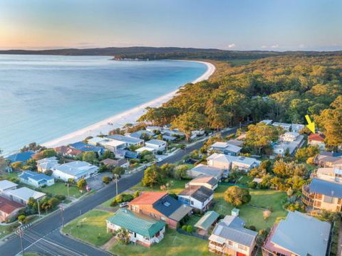 Sandals At The Bay Upstairs Unit Sleeping Six 4pm Check Out Sundays - Tourism Cairns 0