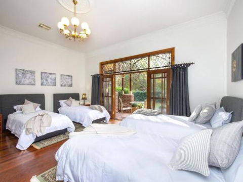 THE ELMS Berry Berry & Surrounds 4pm Check Out Sundays - Tourism Cairns 6