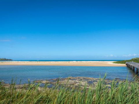 BOMBORA Gerroa 4pm Check Out Sundays - Tourism Cairns 2