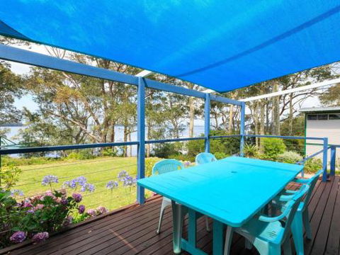 WIRANI On The WATER Sanctuary Point 4pm Check Out Sundays - Tourism Cairns 0